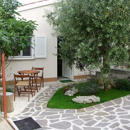 Leca- Small House * Medulin